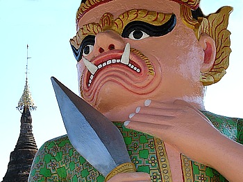 furchteinflößende Ogres vor der Sakya Manaung Pagode