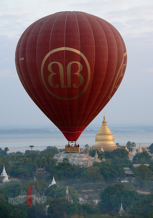 Ballooning in Bagan
