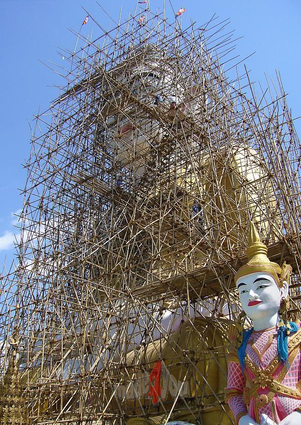 Im Bambusgerst des Riesenbuddha