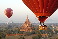 Hotair Ballooning ber der Tempelstadt Bagan
