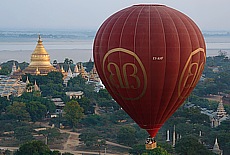 Shwezigon Pagode in Bagan
