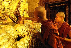 Monks by consecration of a Buddha at the golden Mahamuni