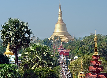 Blick vom Hinthagone-Hgel Richtung Shwemawdaw Pagode