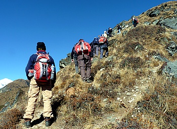 Steep climb from Namche Bazar to Syangboche