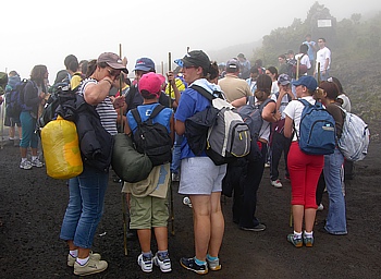 The start to climb Pico at the parking lot in 1200 m altitude is usually in thick fog