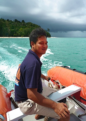 The helmsman of Lazytours picks us up from a lonely island with the dinghy