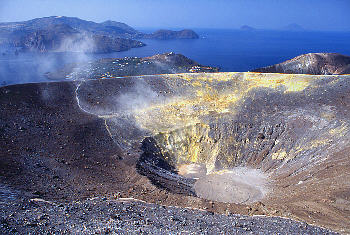 View from the crater rim into the Gran Cratere