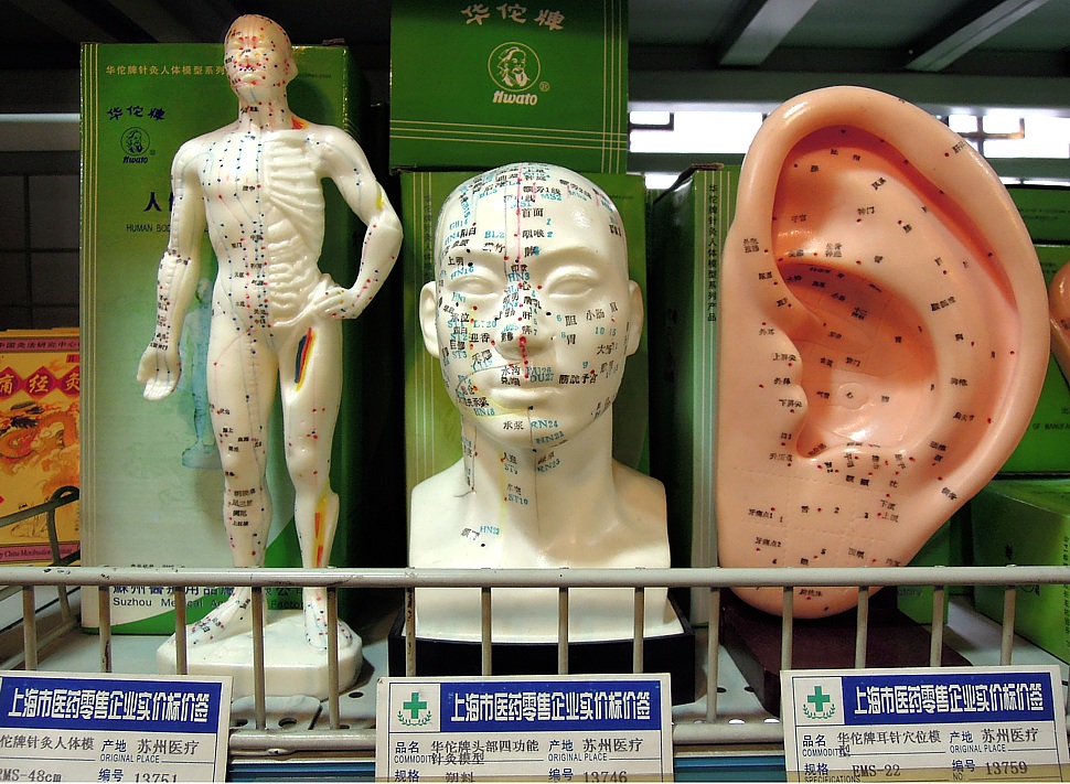 Chinesische Akupunktur in Apotheke in Shanghai