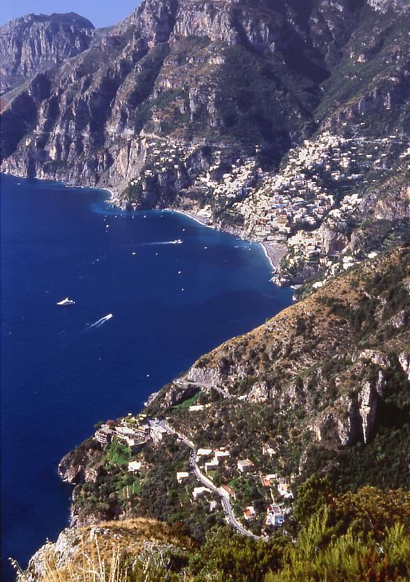View from the Way of Gods downto Positano