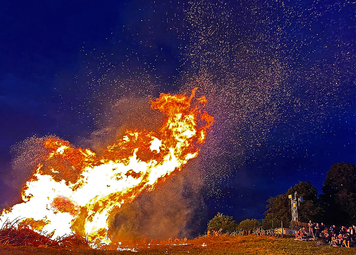 Giant midsummer fire on the Prince Tegernberg