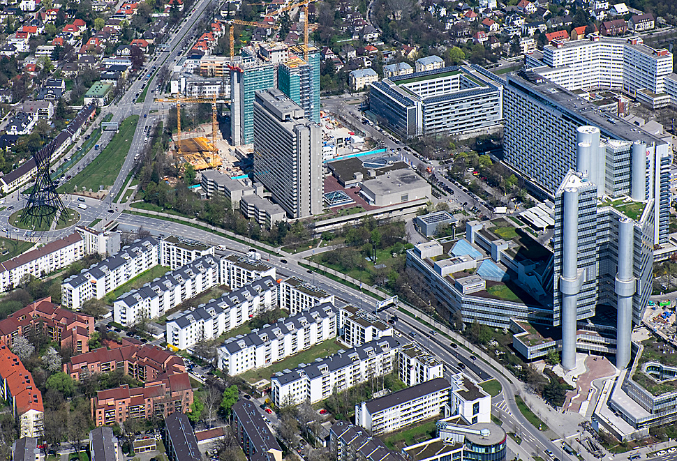Effnerplatz Hypobank and Middle Ring motorway