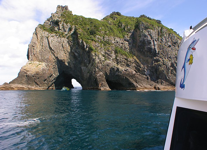 Hole in the rock at Bay of Islands
