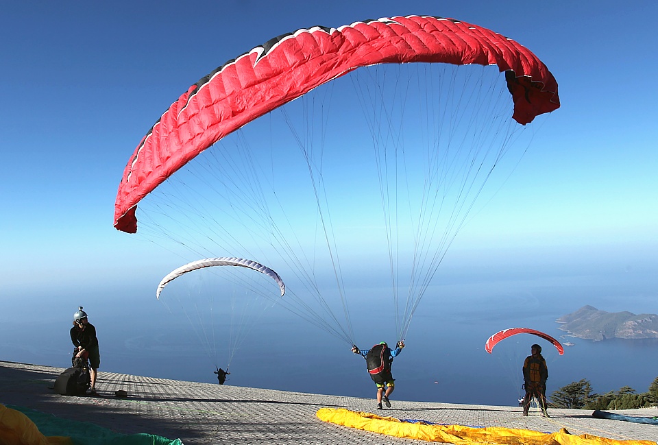 Tandem Paragliding from 2000 m high Babadag Mountain downto Oludeniz beach