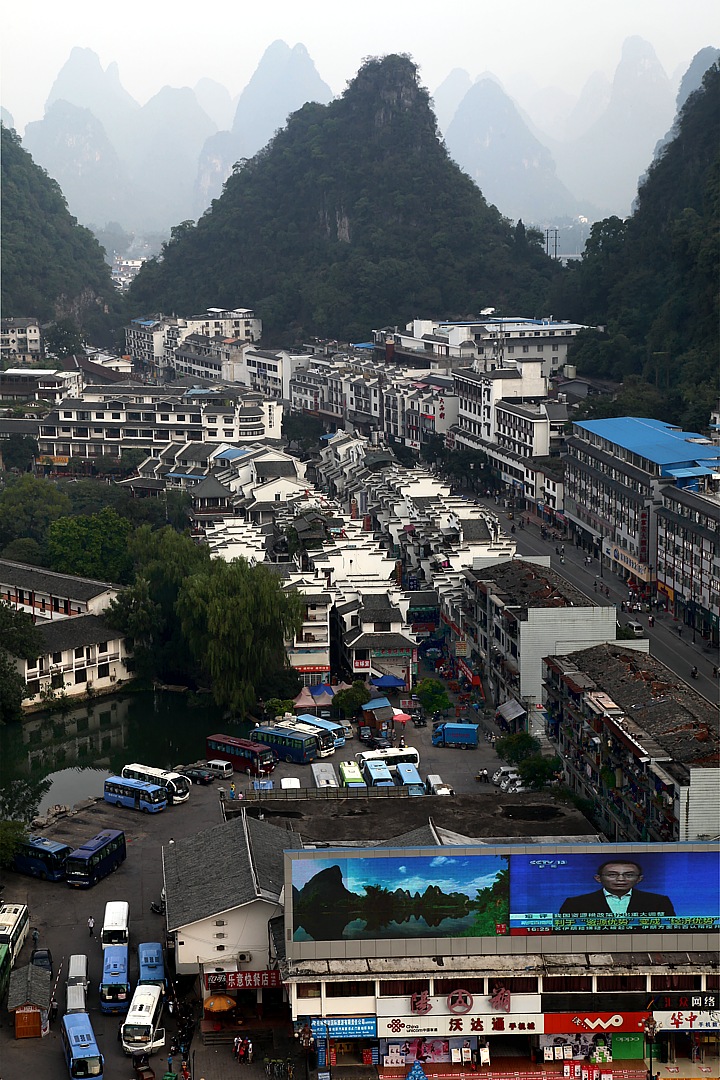 Mass tourism in Yangshuo
