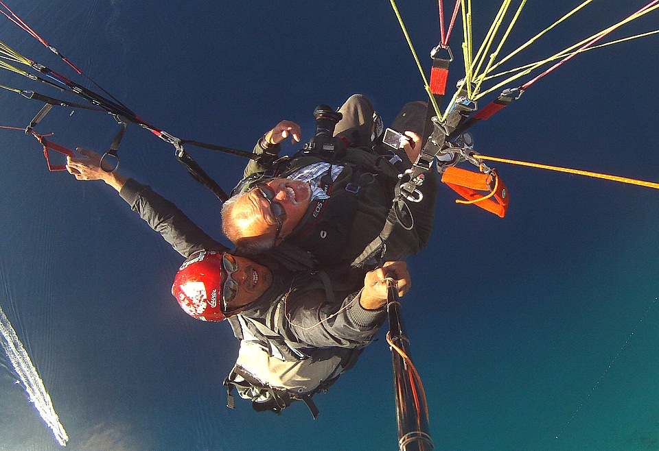 Paragliding vom 2000 m hohen Babadag hinunter zum ldeniz Strand