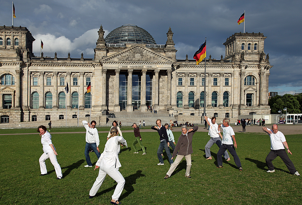 Gymnastics Qigong Yoga in front of German Reichstag