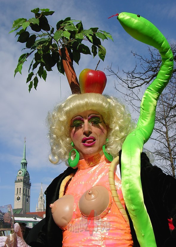 Busty Diva in Carnival