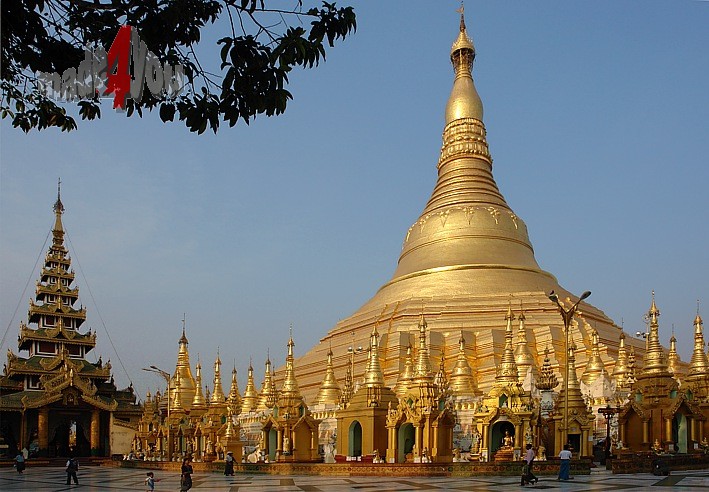 Golden Shwedagon Pagoda in Yangon
