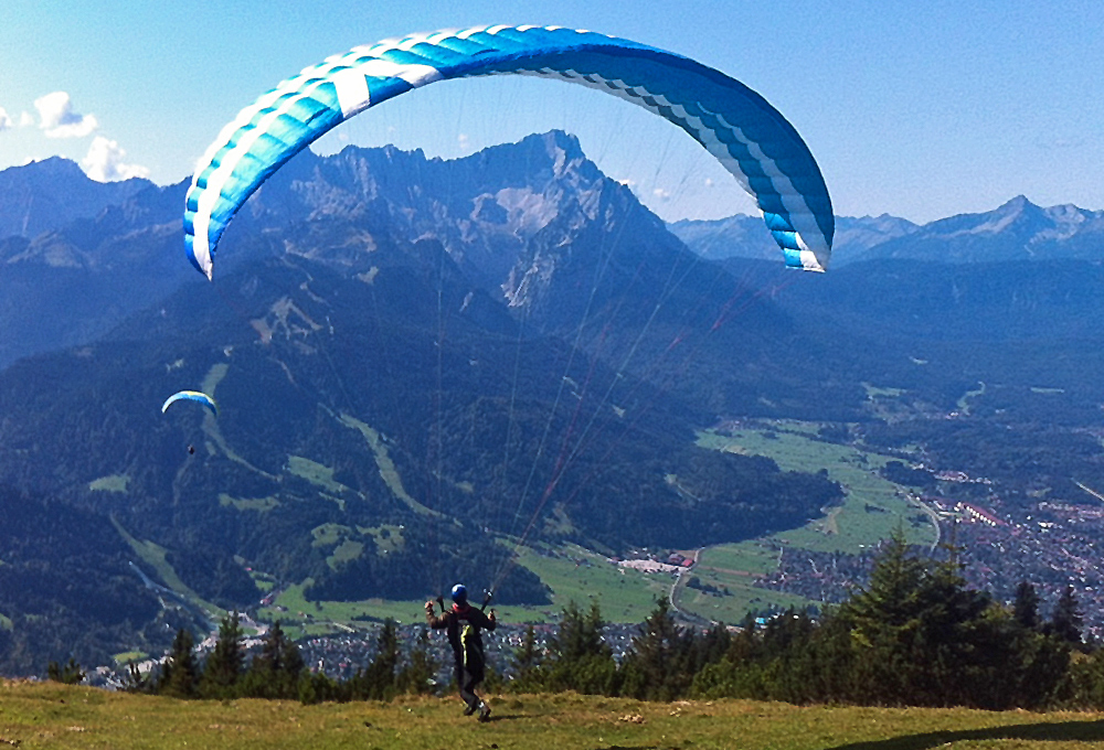 Paragliding from Wank to Zugspitze mountain