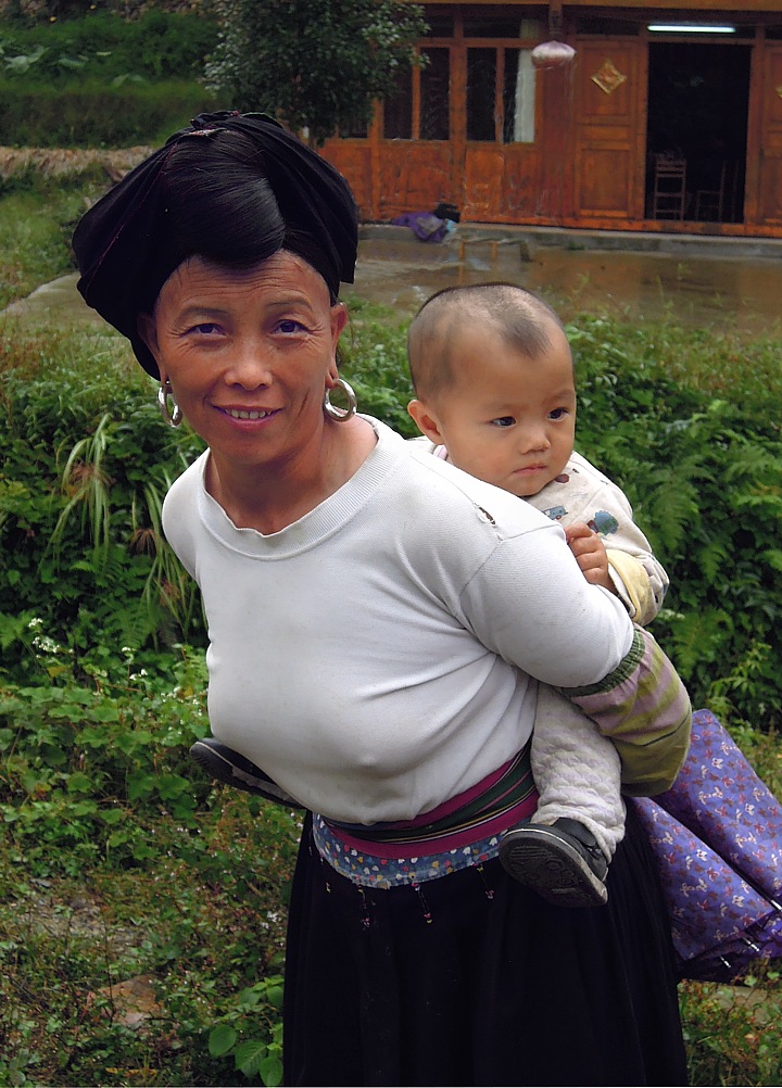 Countrywoman with child in Longshen