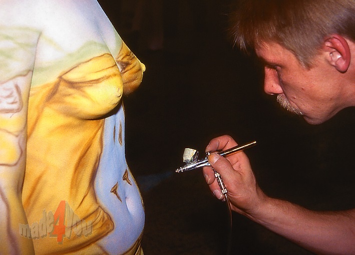 Bodypainting with airbrush