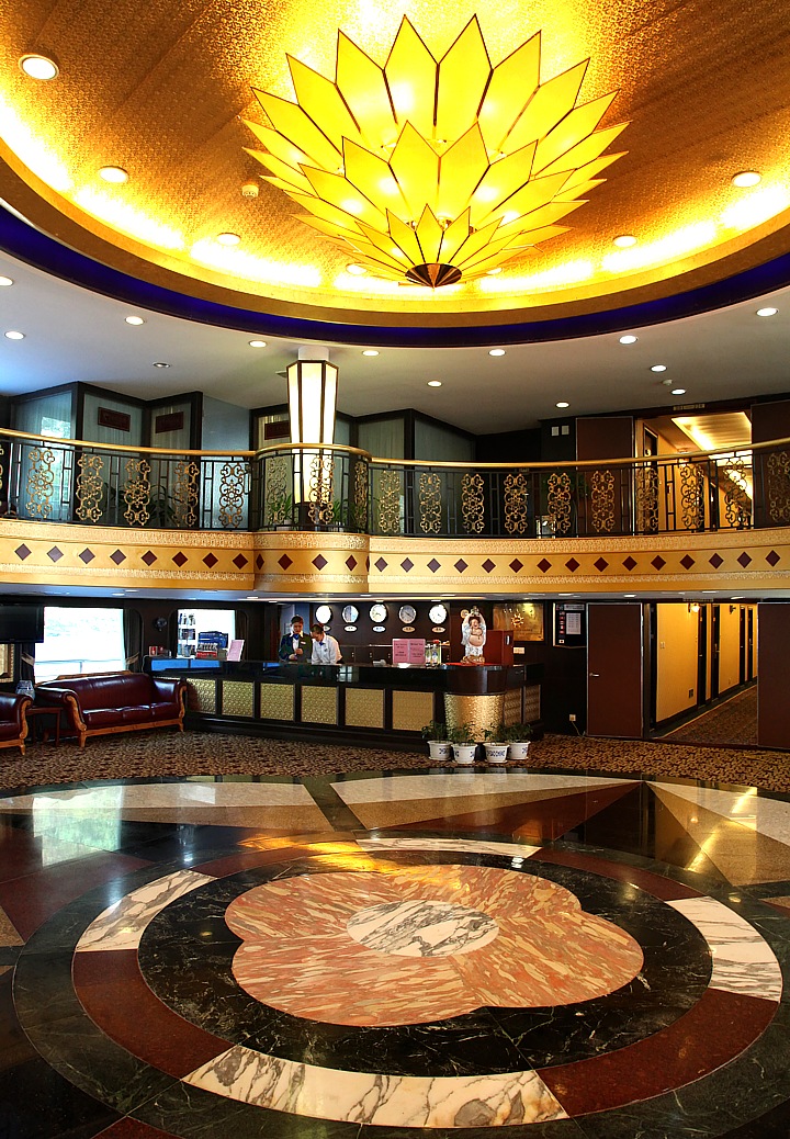 Ship lobby at Yangtze cruise