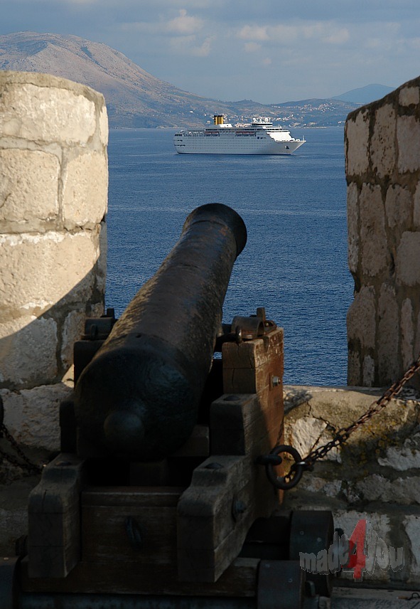 Cannons guard the citywall of Dubrovnik