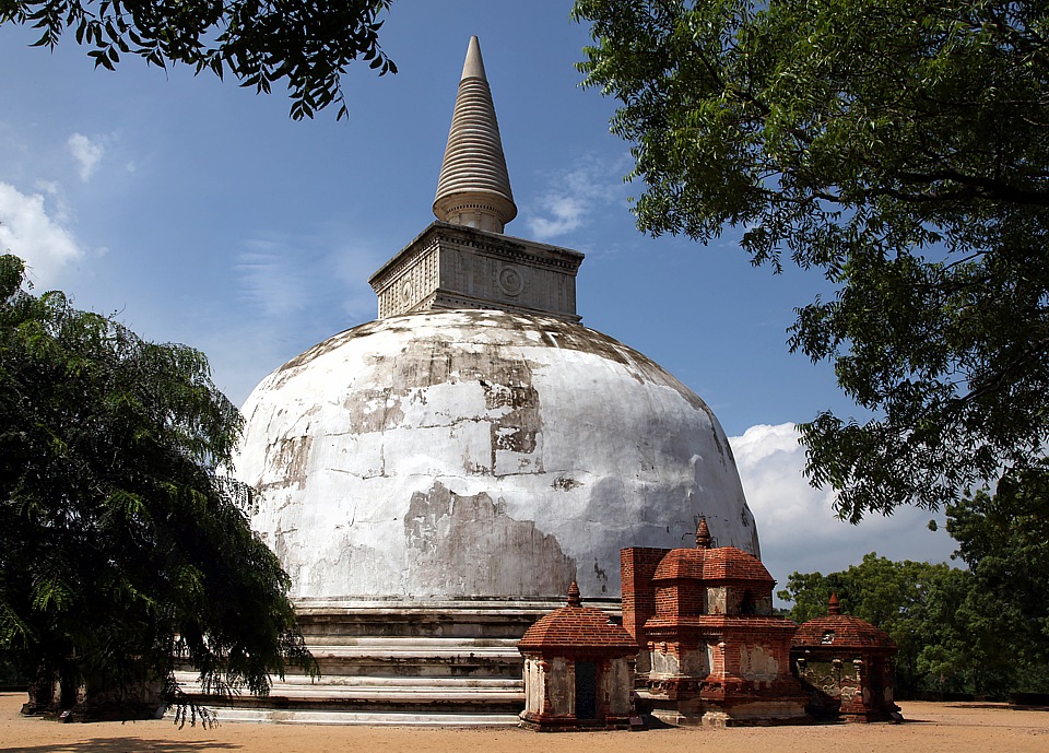 Dagoba Alahana Parivena in Polonnaruwa