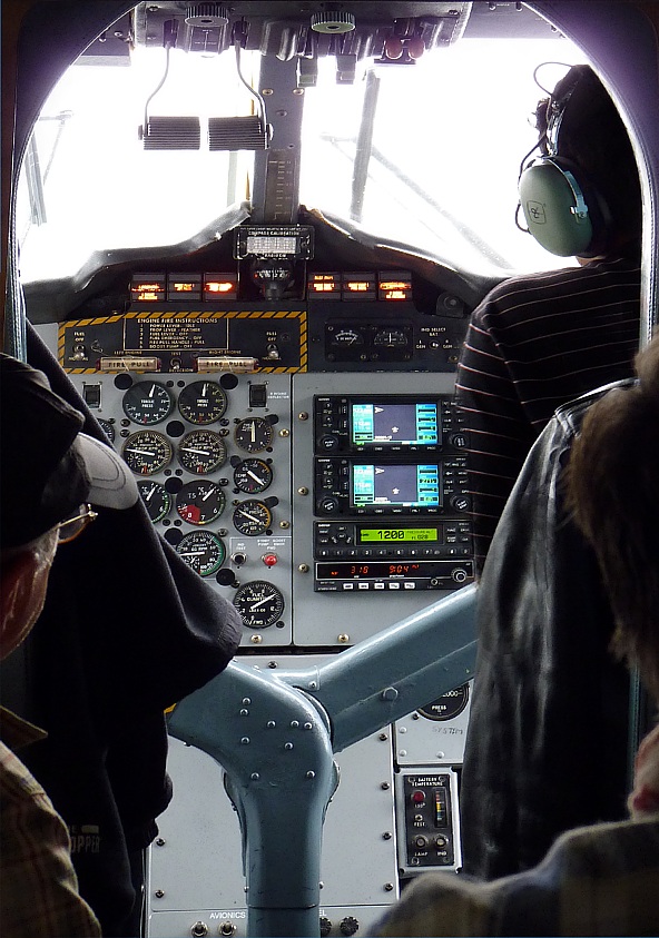 Cockpit Twin Otter der Yeti Air
