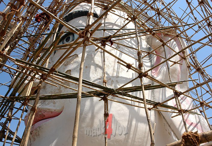On Bamboo scaffold of giant Buddha