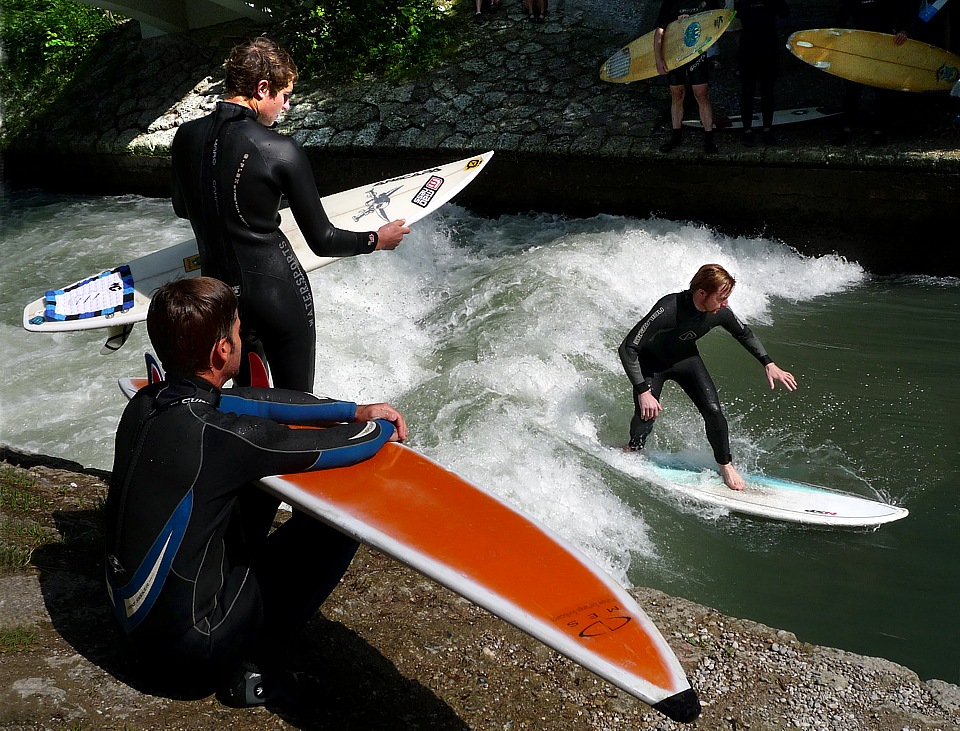 Standing wave on the Eisbach in the English Garden Munich