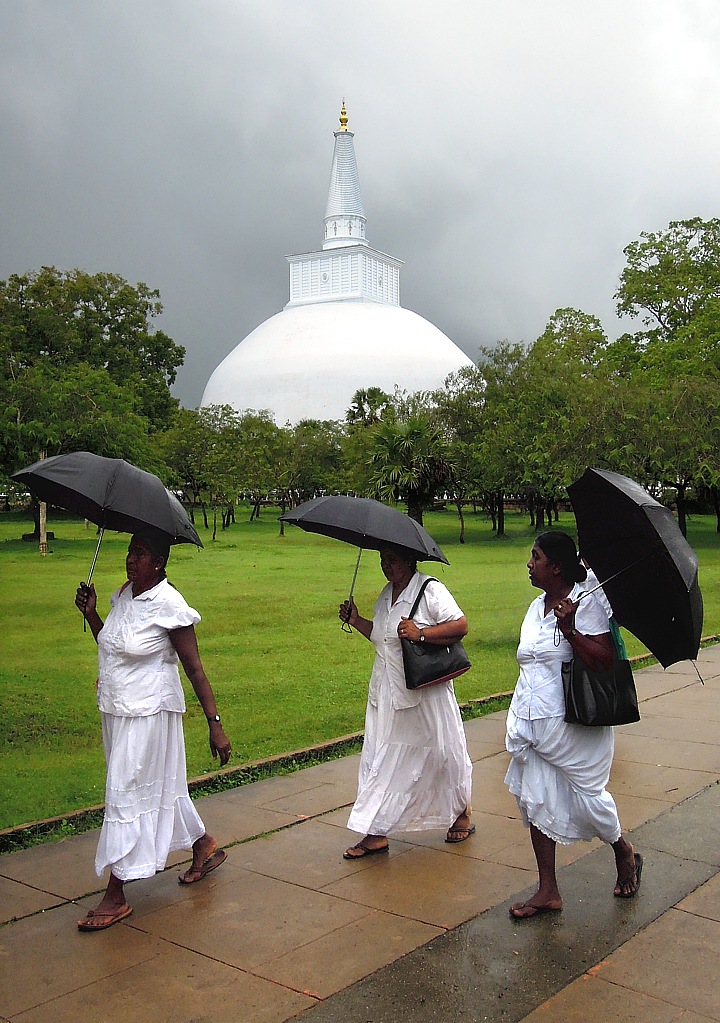 Singhalese women pilgrims in Anuradhapura
