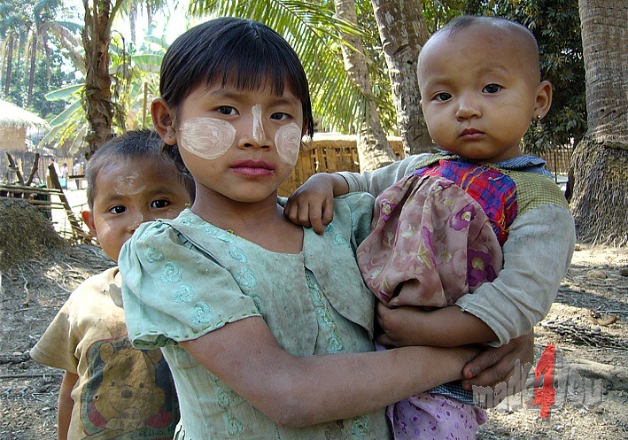 Poor children in Chin village Pun Paung