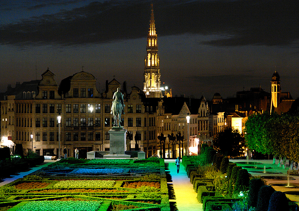 Brussels famous Townhall at night
