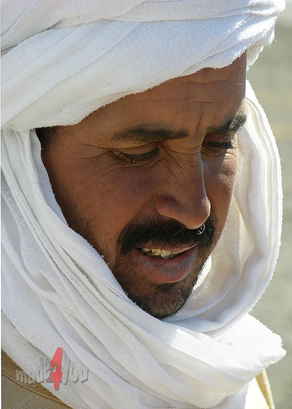 Arabian gay with turban in the sand dunes of Merzouga