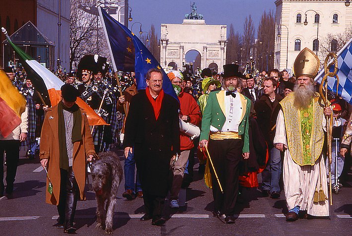 Parade with mayor Ude on Leopoldstreet in Munich