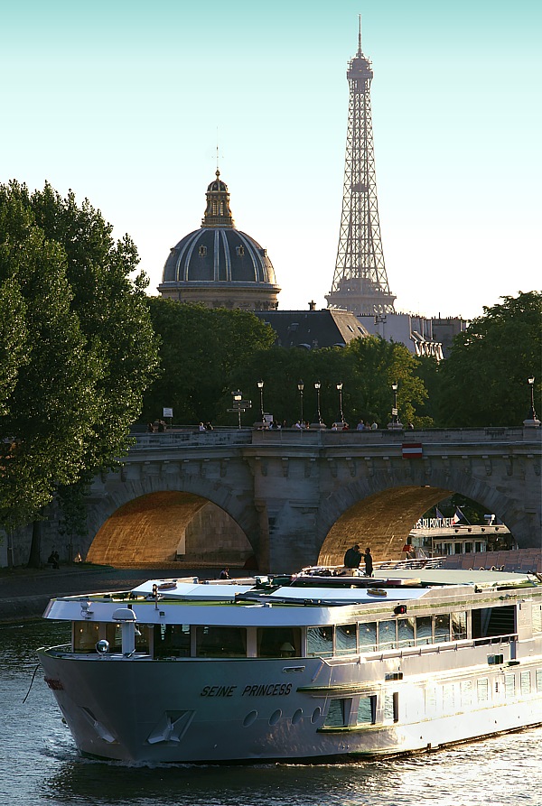 Under the Seine bridges