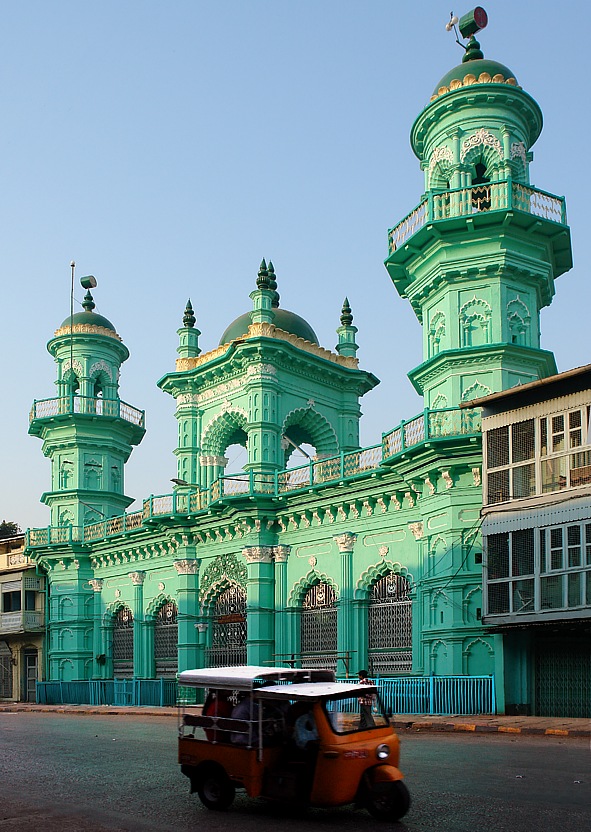 Islamic mosque in Mawlamyine
