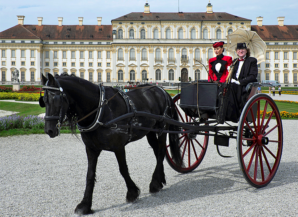 Historical hunting and coach gala in the palace park Schleissheim
