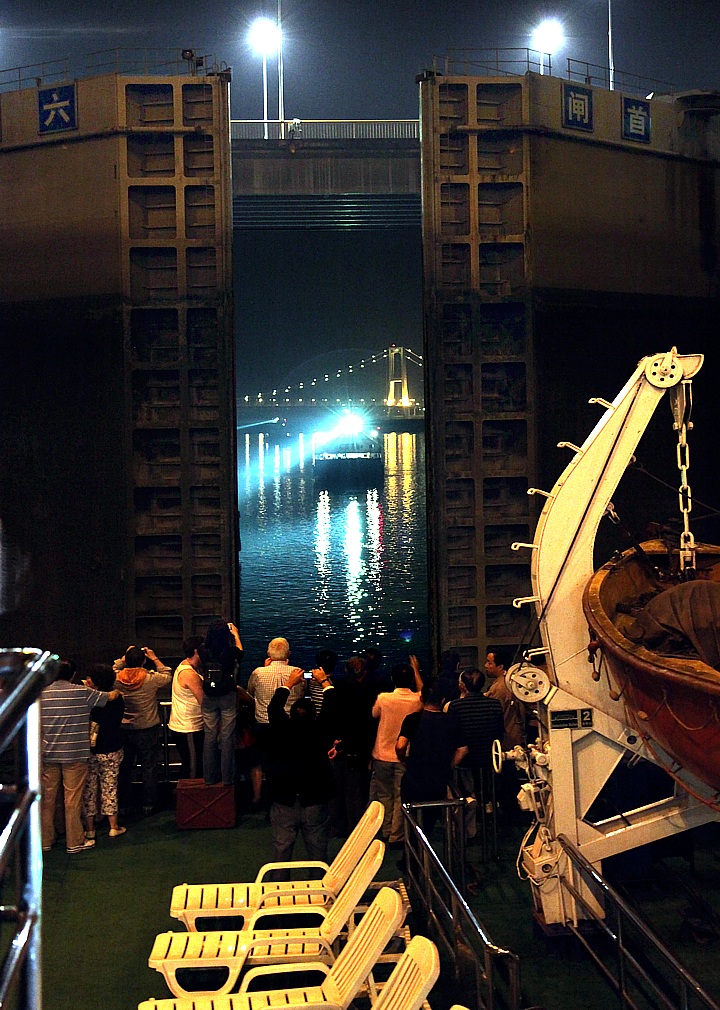 Gigantische Schleusentore auf der Yangtze Kreuzfahrt