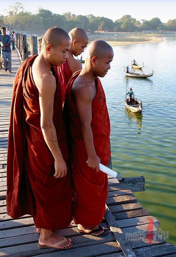 Prying Monks on the U-Bein Bridge