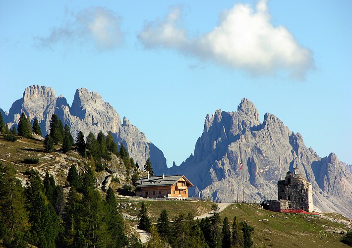 View from Plaetzwiese to Duerrenstein alpine hut