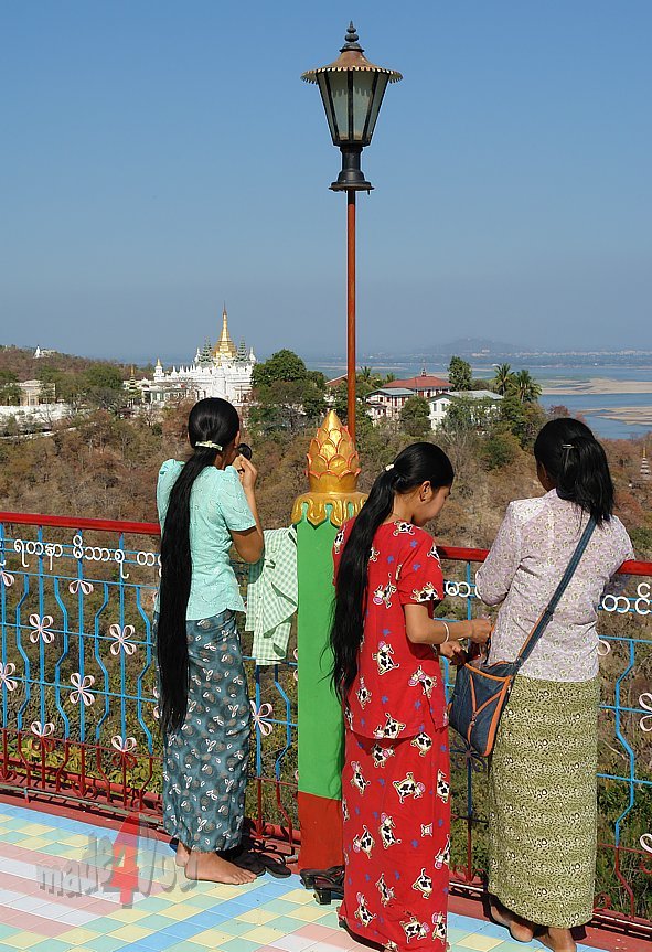 Young Burmese girls in Sagaing