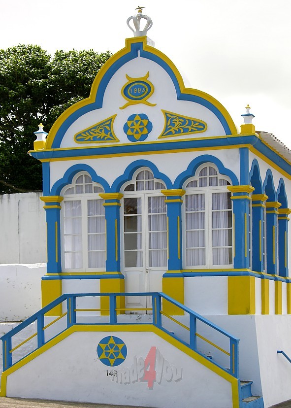Coloured Imperio chapel on Terceira