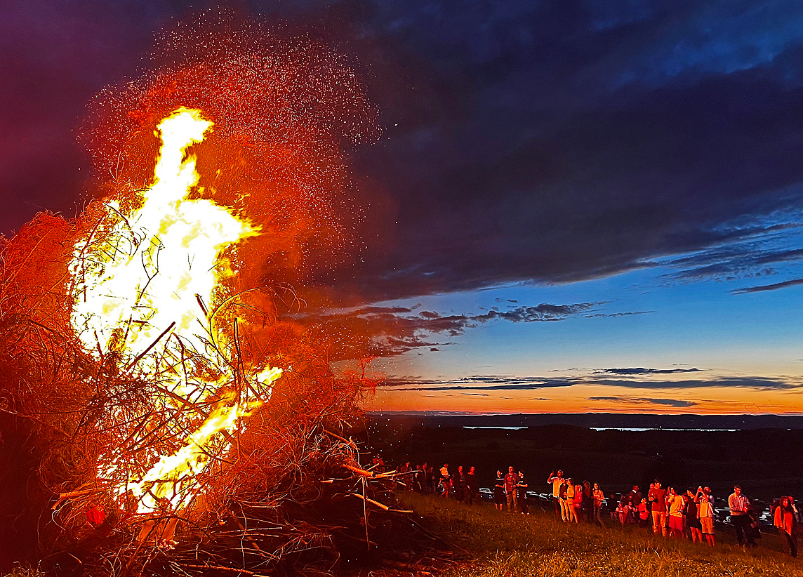 Giant midsummer fire on the Prince Tegernberg