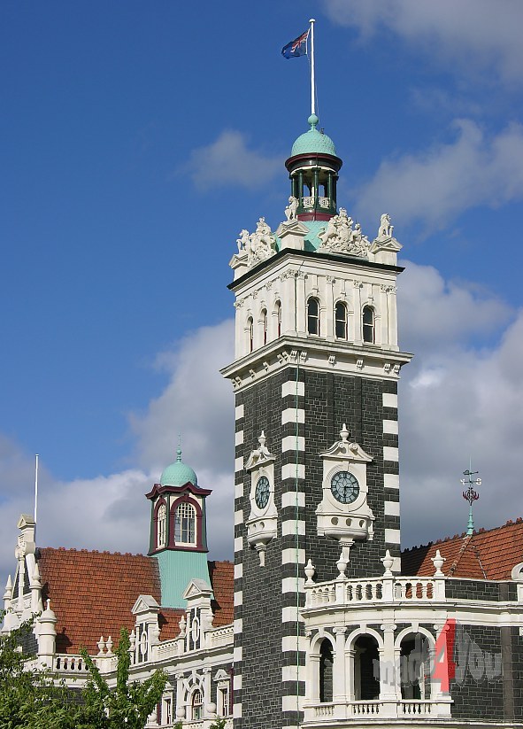 Clocktower at centralstation in Dunedin