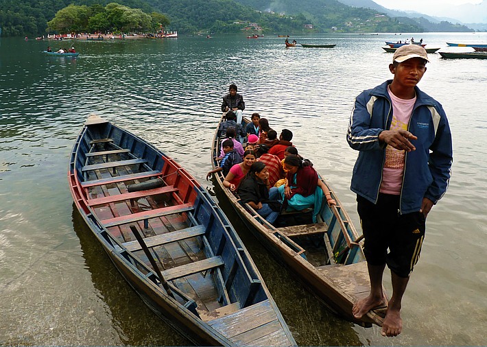 Rent a boat on lake Phewa in Pokhara