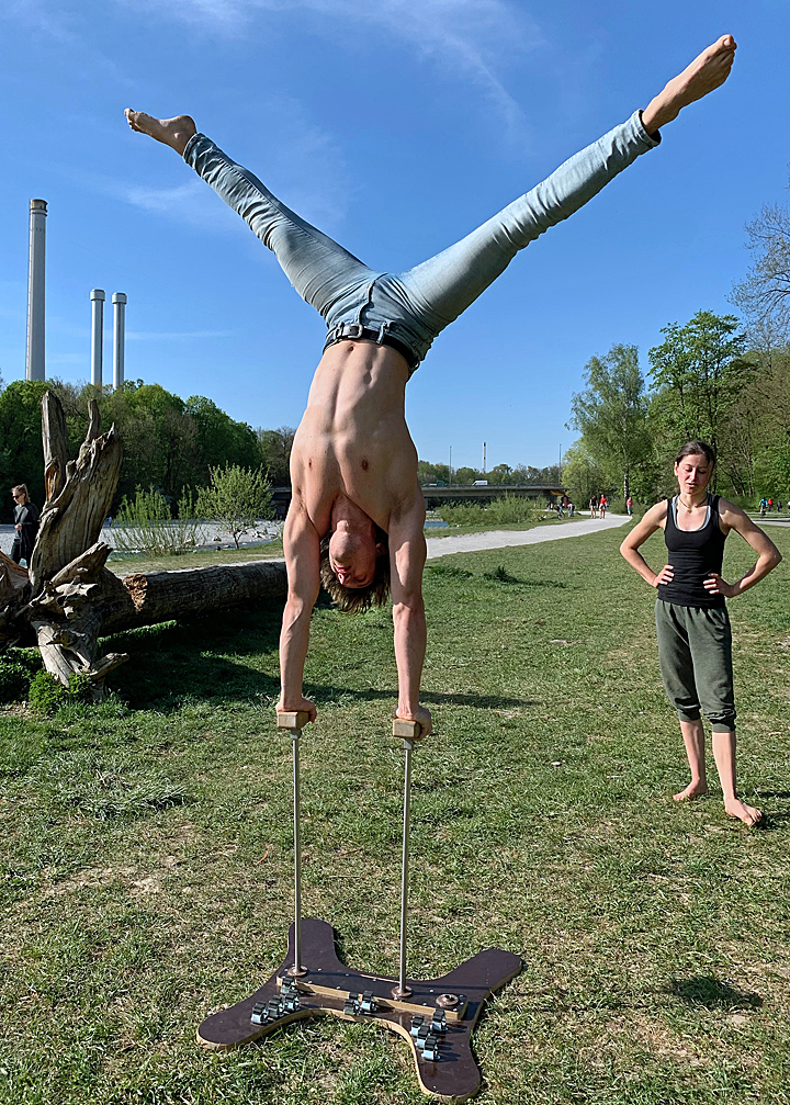 Fitness Training and Acrobatics at river Isar