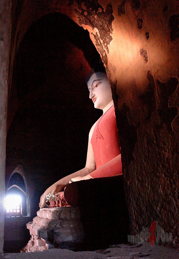 Patho Tha-Myar in old Bagan