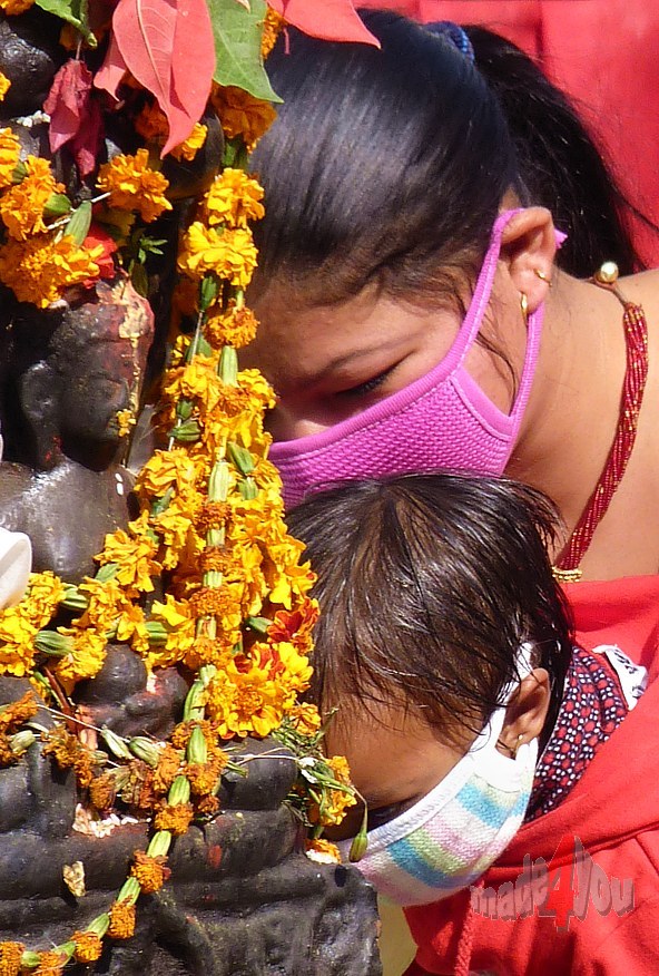 Breathing protection in the four-faced Bodnath temple